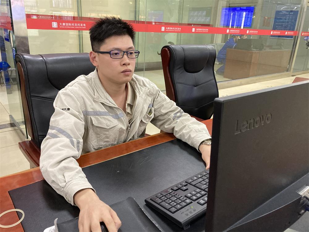 【奋斗大唐人】麻豆av
技术能手｜王磊：坚持终会抵达梦想彼岸 (2).jpg