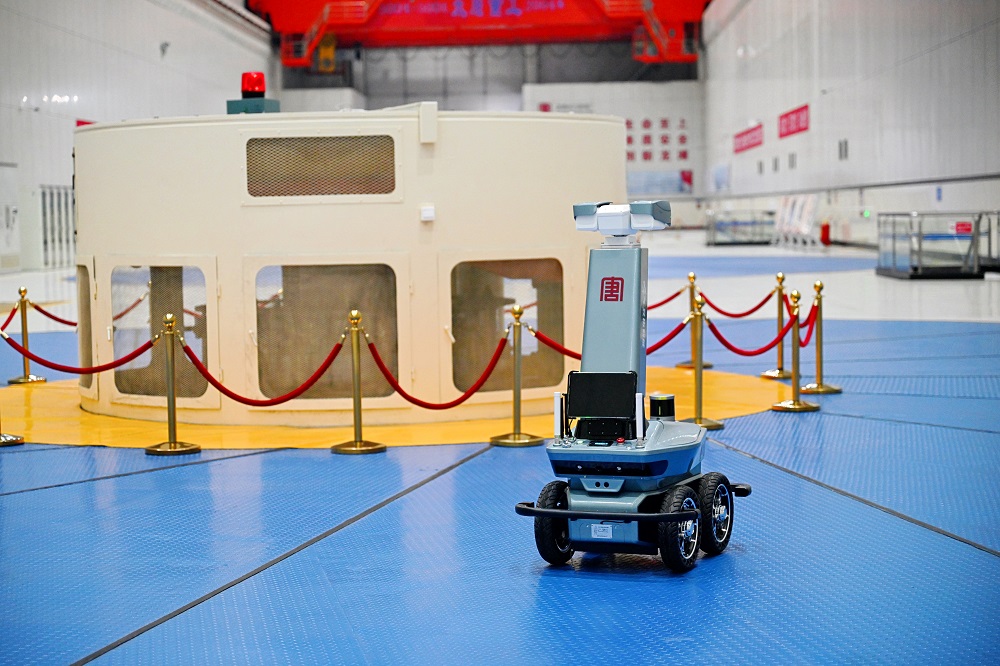 1732511879131081796.jpg 智能巡检机器人.jpg